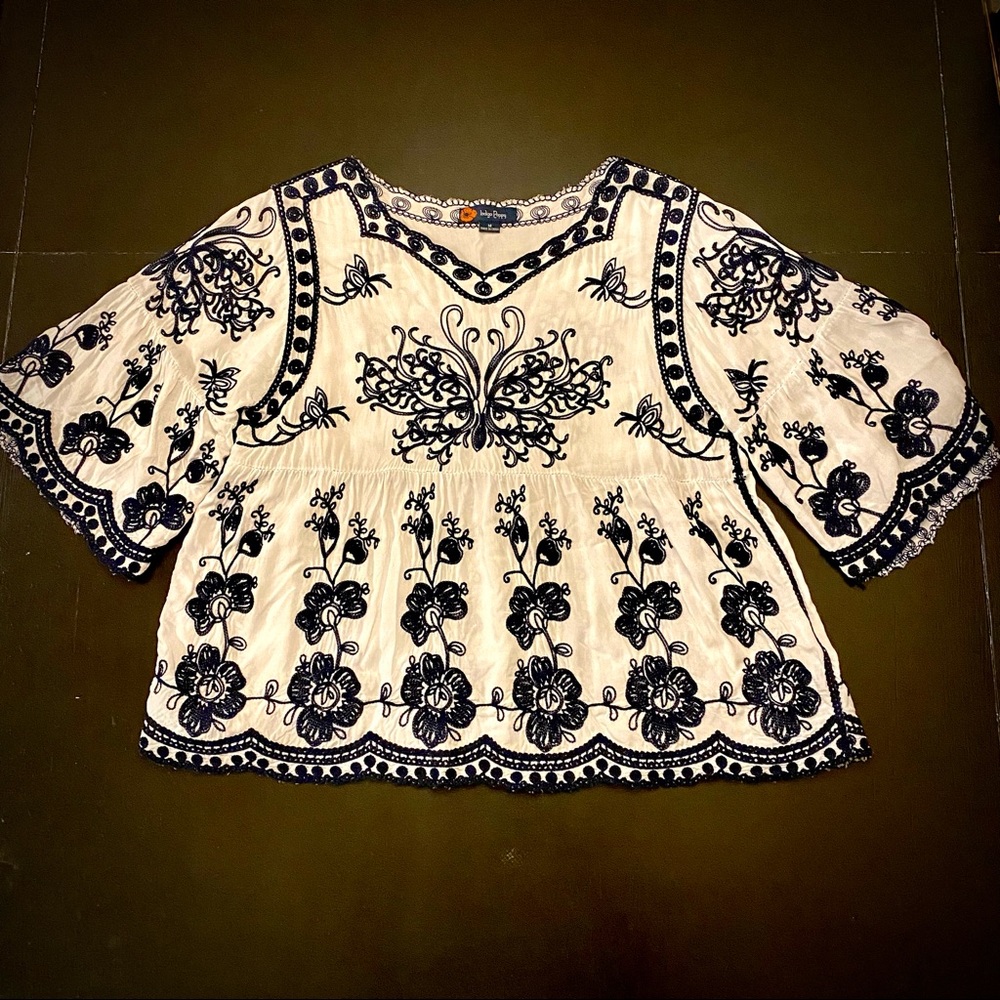 Indigo poppy navy&white medium. Only worn one time